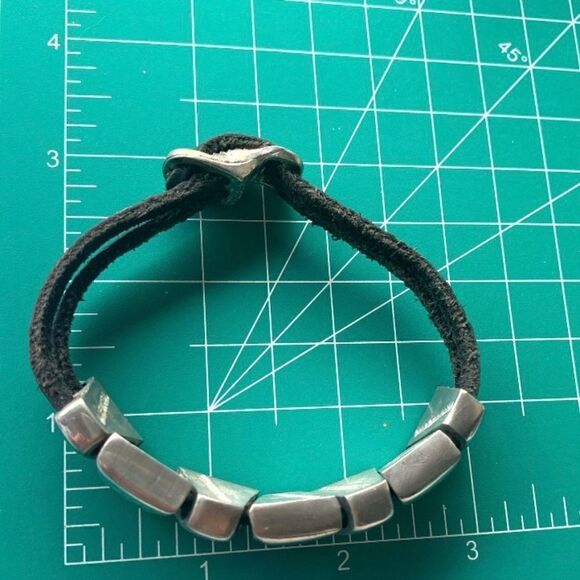 Vintage pewter pyramid and leather Made in USA heavy bracelet unisex adj 9” - Picture 8 of 8